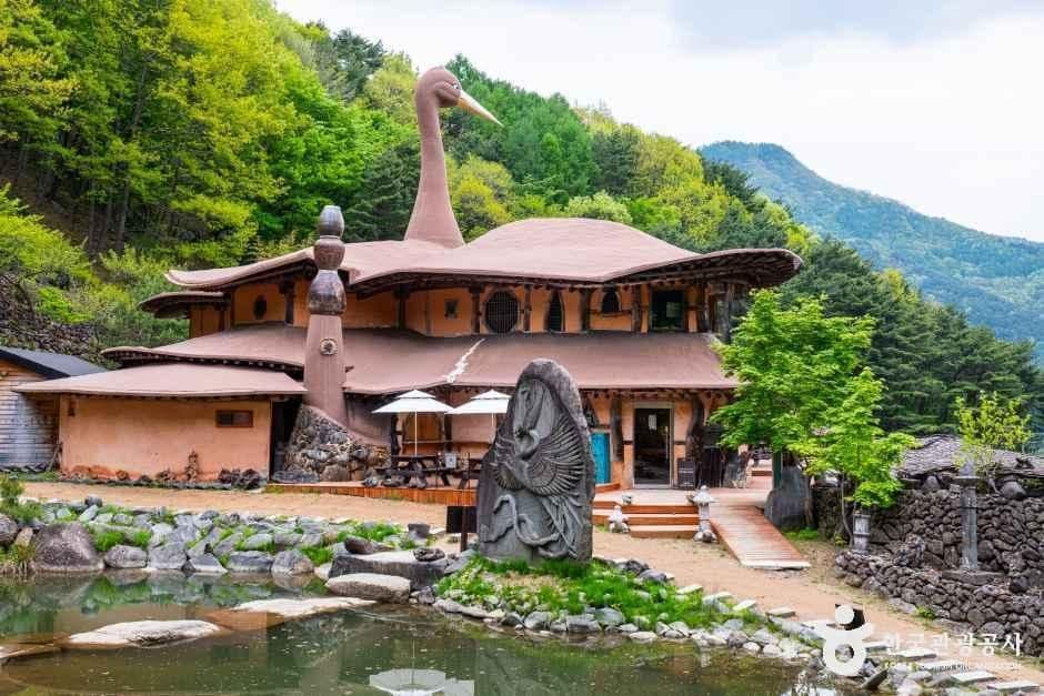 A Hidden Myth in Jirisan: Samseonggung