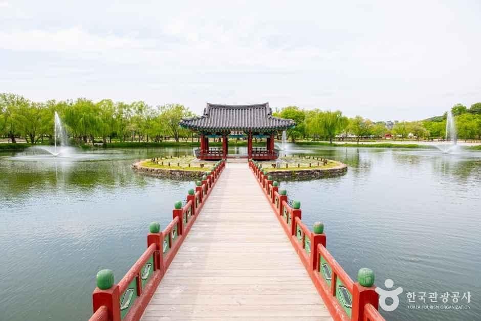 Lotus Blossoms, Then Lotus-Leaf Rice