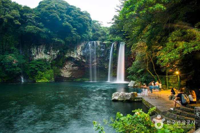 Cheonjiyeon Falls