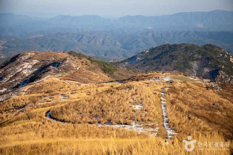 Nothing but Sky: Hwangmaesan