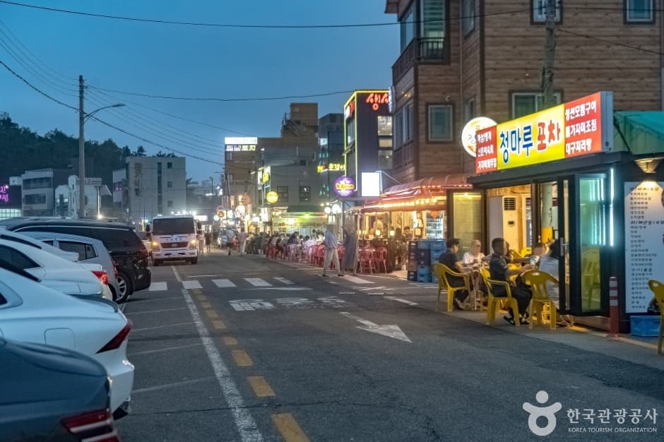 Pojangmacha Night at Dongmyeong Port