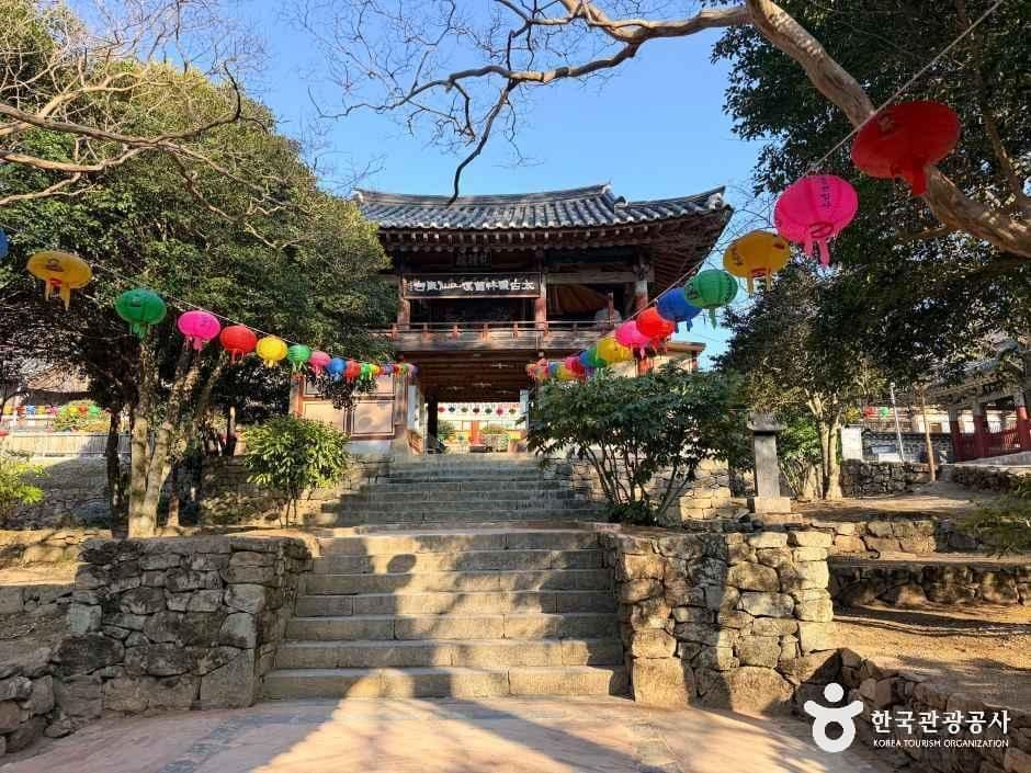 A Temple in the Trees: Seonamsa