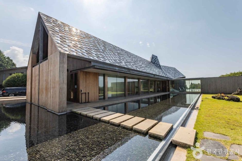 Jeju, Architecture in the Wind: Itami Jun
