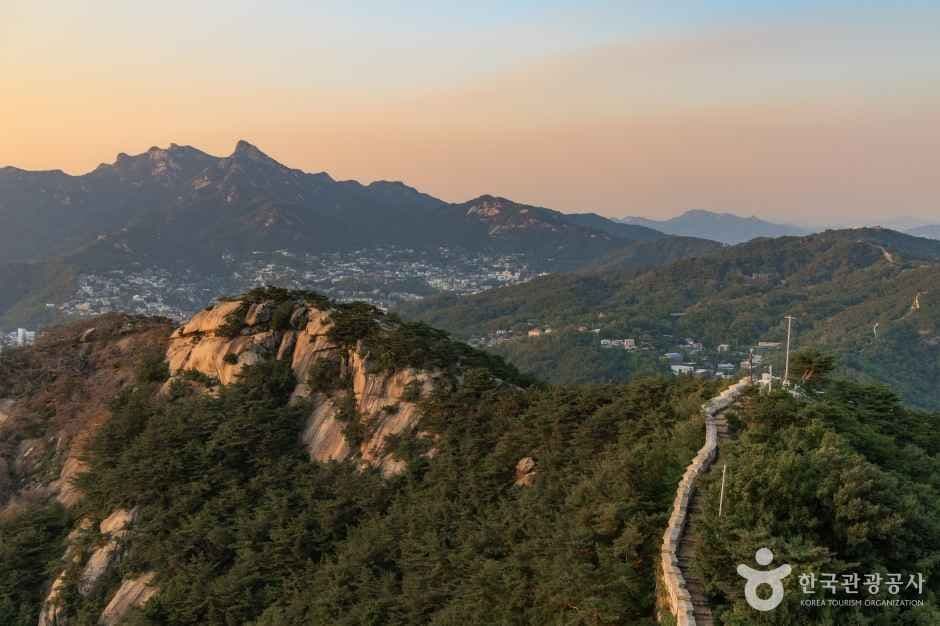 City at Your Feet: Inwangsan